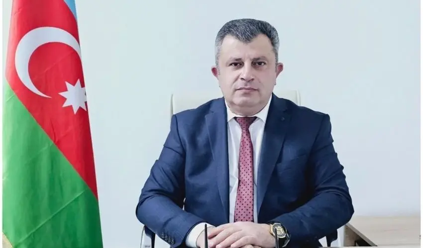 Anar Bayramov daha bir xəstəxana direktorunu yola salır - FOTO