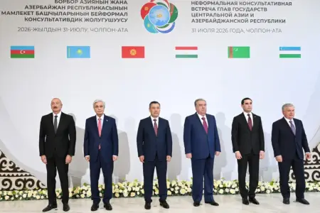 Prezident Çolpon-Atada qeyri-rəsmi görüşdə iştirak edir
