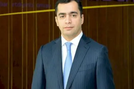 Adıgözəlov xanım müşaviri işdən çıxardı