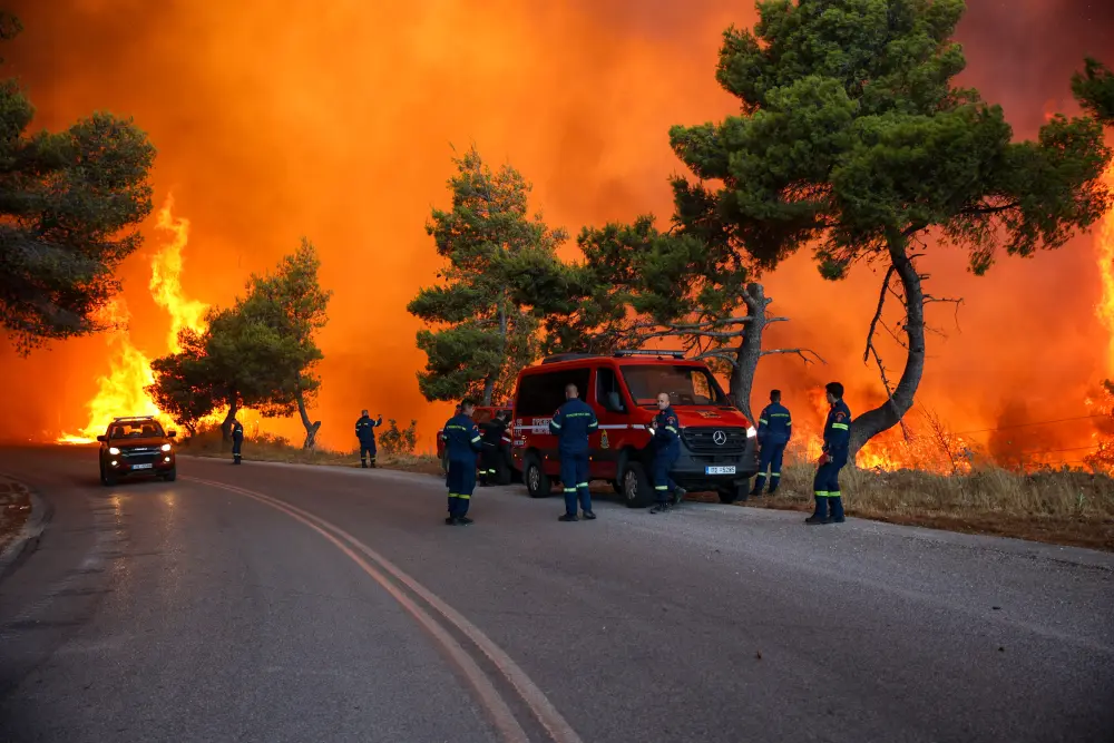 Yunanıstanda meşə yanğınları səngimir – FOTOLAR