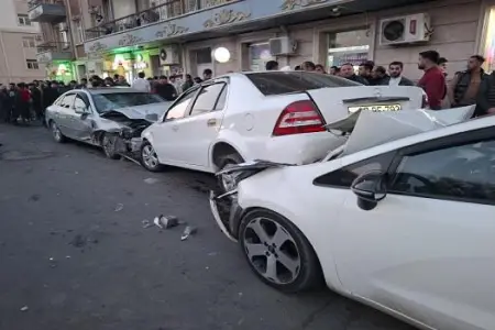 Sumqayıtda zəncirvari qəza: Dörd avtomobil toqquşdu