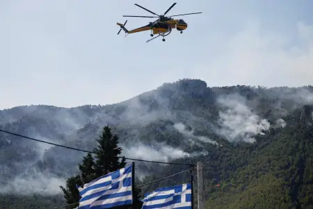 Afina yaxınlığında yanğın böyüyür