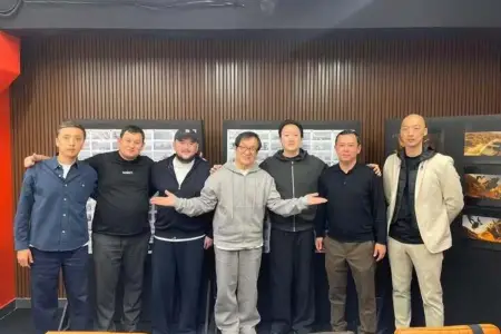 Ceki Çan "Tanrının zirehi 4" filminin çəkilişləri üçün Bakıdadır