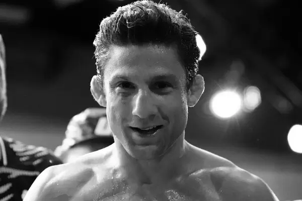 UFC döyüşçüsü 34 yaşında öldü - Foto