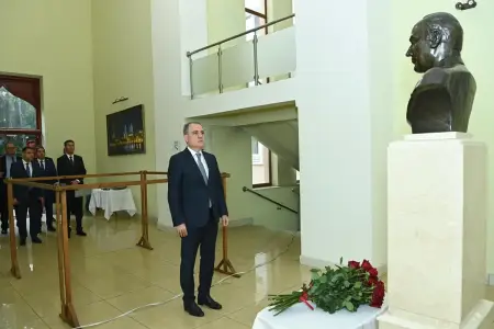 Bayramov Azərbaycanın Kiyevdəki səfirliyini ziyarət etdi