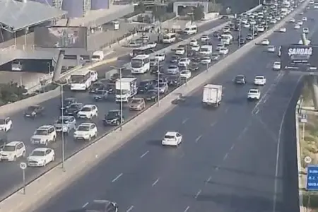 Bəzi yollarda sıxlıq yarandı - SİYAHI