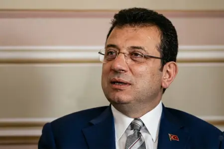 Əkrəm İmamoğlu CHP-dən istefa verdi