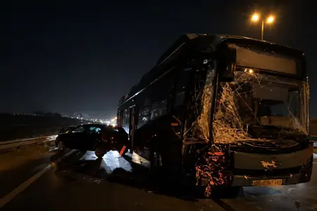 Aeroport yolunda “Opel”lə marşrut avtobusu toqquşdu - Xəsarət alan var-Video