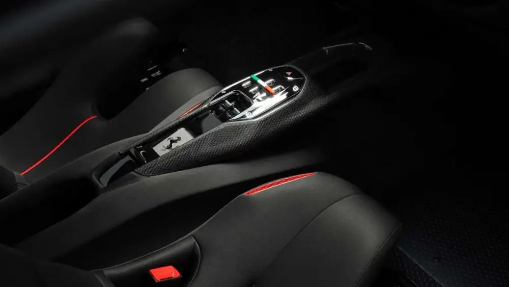 Dünyada cəmi bir ədəd: "Ferrari" yeni superkarını təqdim etdi – FOTOLAR