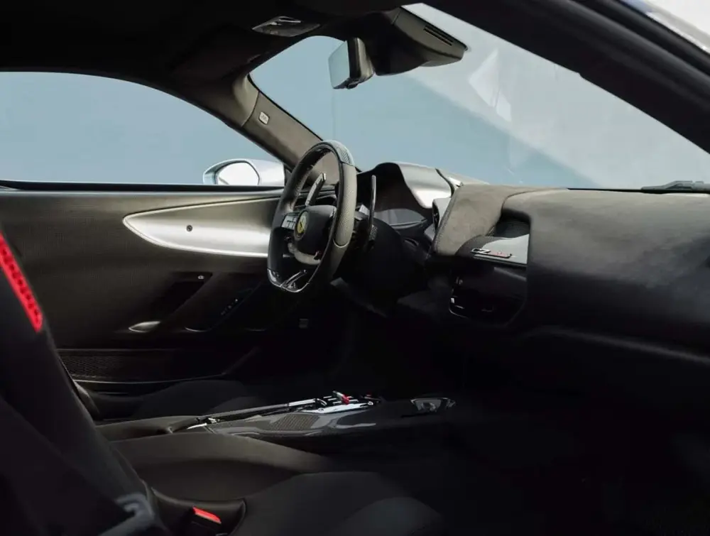 Dünyada cəmi bir ədəd: "Ferrari" yeni superkarını təqdim etdi – FOTOLAR