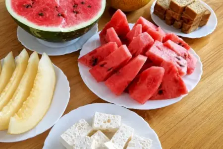 Qarpızın yanında çörək və pendir yeyənlərə xəbərdarlıq