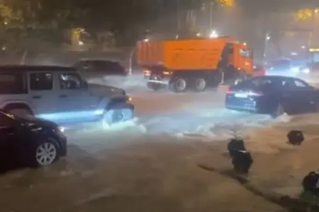 Tbilisidə güclü yağış: küçələr su altında qaldı – VİDEO