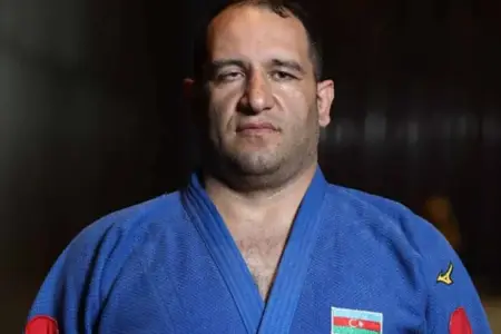 İlham Zəkiyev Avropa çempionatında finala vəsiqə qazandı
