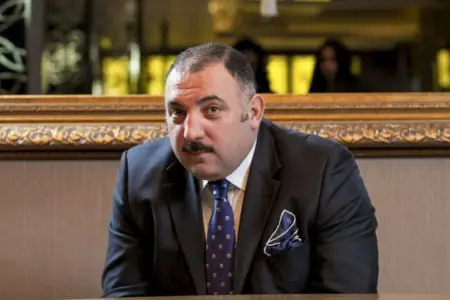 Kuryerə 200 manat bəxşiş verdi – VİDEO