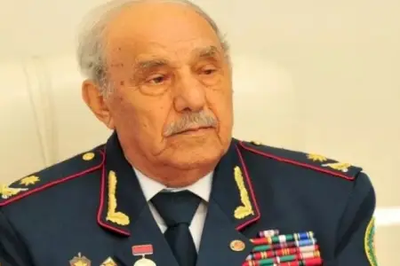 8 yaşında atasını itirdi, doğma yurdundan didərgin düşdü - Bu gün vəfat edən generalın DOSYESİ