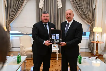 İlham Əliyevə "İrpen şəhərinin fəxri vətəndaşı" vəsiqəsi təqdim edildi
