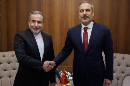 Hakan Fidan Abbas Əraqçi ilə atəşkəsi müzakirə etdi