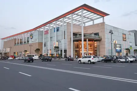 Vətəndaşlar "Gənclik Mall"dan təxliyə edilir - SƏBƏB