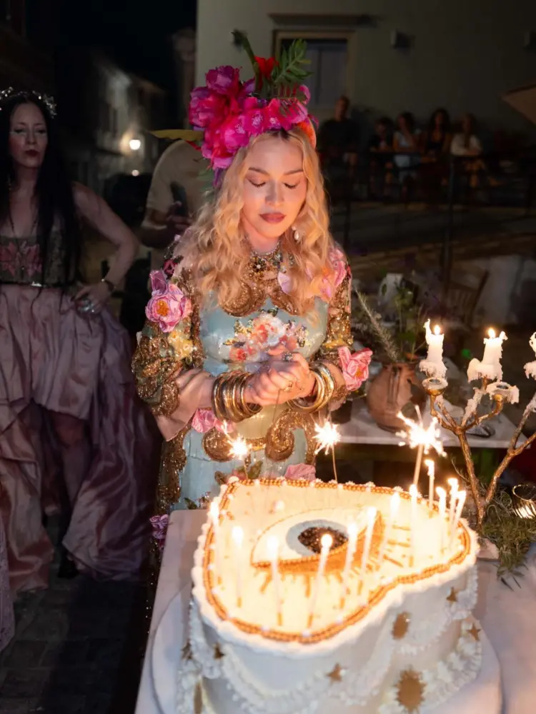Madonna doğum gününü 30 yaşlı sevgilisi ilə keçirdi - Fotolar