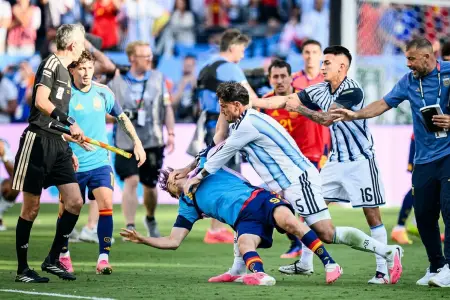 FİFA-dan Argentina millisinə və Paredesə sərt cəza