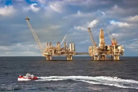 Xəzərdə faciiə: Qaldırıcı qurğu aşdı, işçi öldü