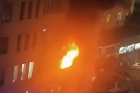 “Həzi Aslanov”da yaşayış binasında yanğın başladı - Video