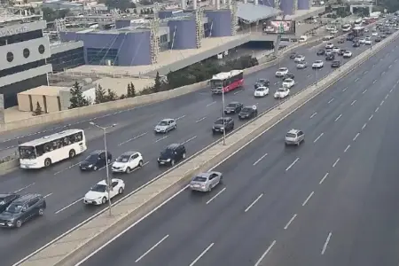 Bakının bu yollarında tıxac var - Siyahı