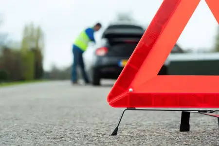 Yevlaxda avtomobil motosikletlə toqquşdu, ölən var