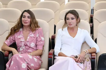 Mehriban Əliyeva qızı ilə açılışda - Foto