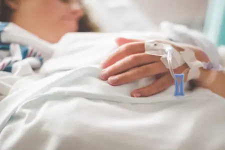 Ehtiyatsızlıqdan zəhərlənən qadın öldü