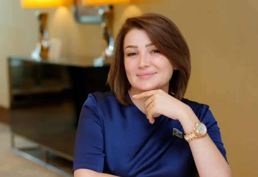 Nazirin müşaviri də tələbə oldu -  FOTO
