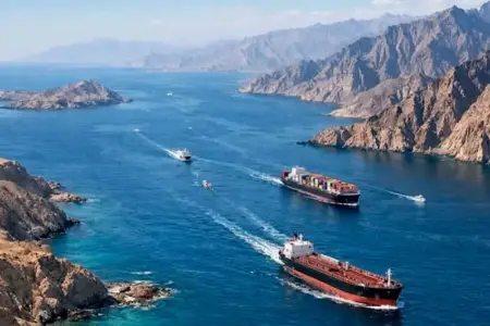 Hörmüz boğazından qanunsuz keçmək istəyən tanker minaya düşdü