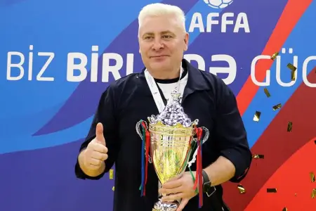Baş məşqçi vəzifəsindən getdi