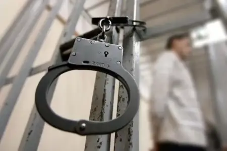 Bezini dəyişərkən oğlunun qollarını və ayaqlarını sındırdı – Ana saxlanıldı