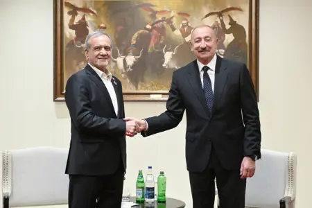 İlham Əliyev İran Prezidenti ilə görüşdü