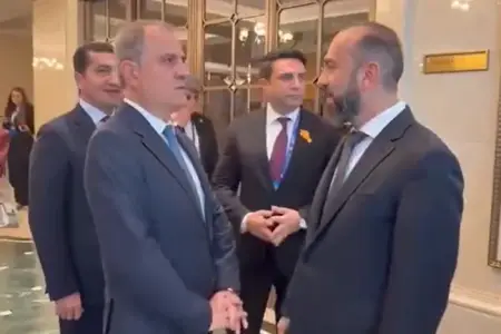 Ceyhun Bayramov və Ararat Mirzoyan söhbət ediblər - VİDEO
