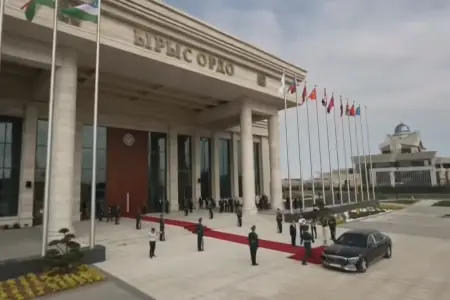Japarov sammit iştirakçılarını qarşılayır - Canlı