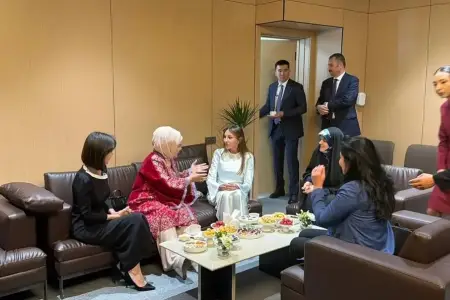 Bişkekdə səmimi görüş: Mehriban Əliyeva Zəhra Pezeşkian ilə bir araya gəldi - FOTOLAR