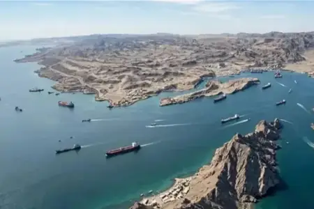İran Hörmüz boğazının bağlandığını elan etdi