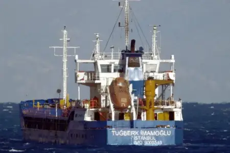 Türkiyədə iki gəmi toqquşdu - 10 nəfər itkin düşdü