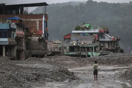 Nepalda ölənlərin sayı 1100 nəfəri ötdü
