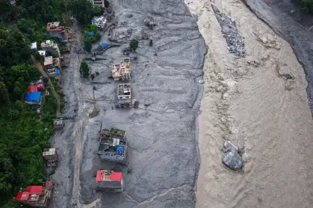 Nepalda sel fəlakətində ölənlərin sayı 1204-ə çatdı
