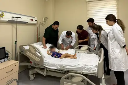3 yaşlı uşağın qopmuş əli 8 saatlıq əməliyyatla bərpa olundu