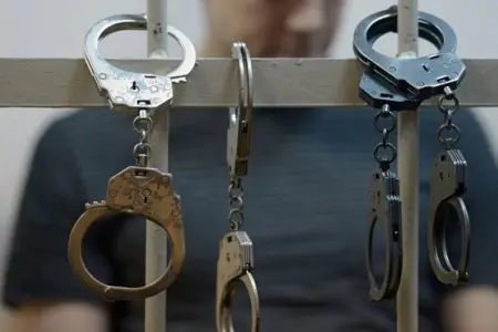 Yalandan atasının MİDA-da işlədiyini deyib pul aldı - Həbs olundu