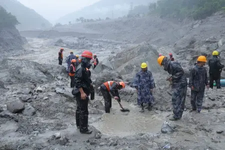 Nepalda ölənlərin sayı 1340 nəfəri keçdi
