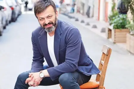 Türkiyəli məşhur aktyor evində ölü tapıldı