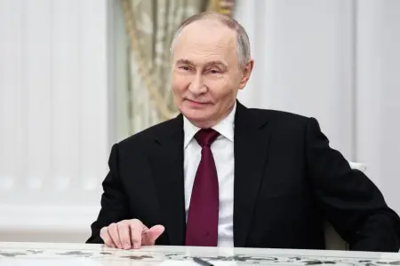 Putin Uitkoff və Kuşnerlə görüşür