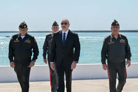 Prezident Hərbi Dəniz Qüvvələrində olub