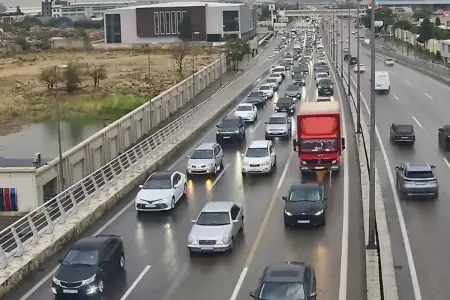 Yağışlı hava bu yollarda tıxaca səbəb oldu - Siyahı