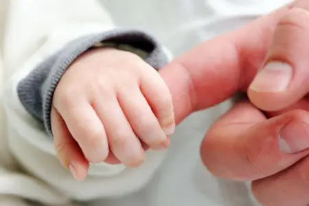 1100-dən çox kişiyə ödənişli atalıq məzuniyyəti verildi